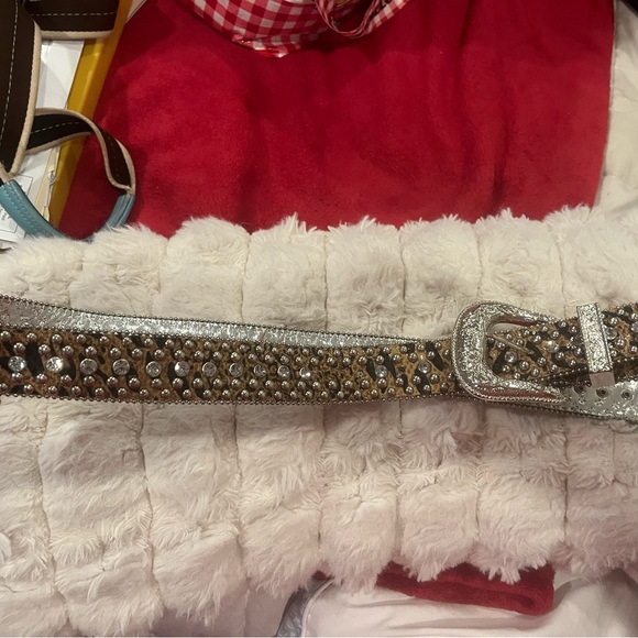 Meeow! - Picture 1 of 3